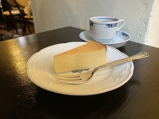 アンセーニュダングル 原宿店　ブレンドコーヒー＋チーズケーキ