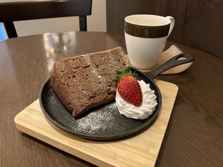 カフェ シフォンケーキ ラボ　米粉の気まぐれシフォンケーキ＋カフェオレ