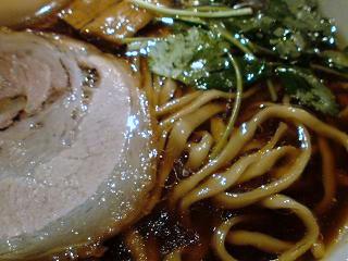 らーめん愉悦処/鏡花 醤油ラーメン2.jpg