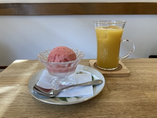 エゾリス　アイスクリームいちご＋お子さまオレンジジュース