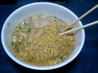 日清食品 すみれ 札幌濃厚味噌2.JPG