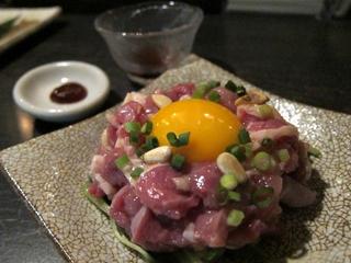 麺やＢａｒ渦　地頭鶏のユッケ.JPG