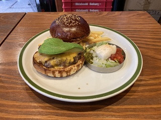 THE BURGER SHOP�@�A�{�J�h�x�[�R���`�[�Y�o�[�K�[