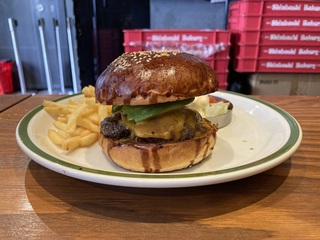 THE BURGER SHOP�@�A�{�J�h�x�[�R���`�[�Y�o�[�K�[